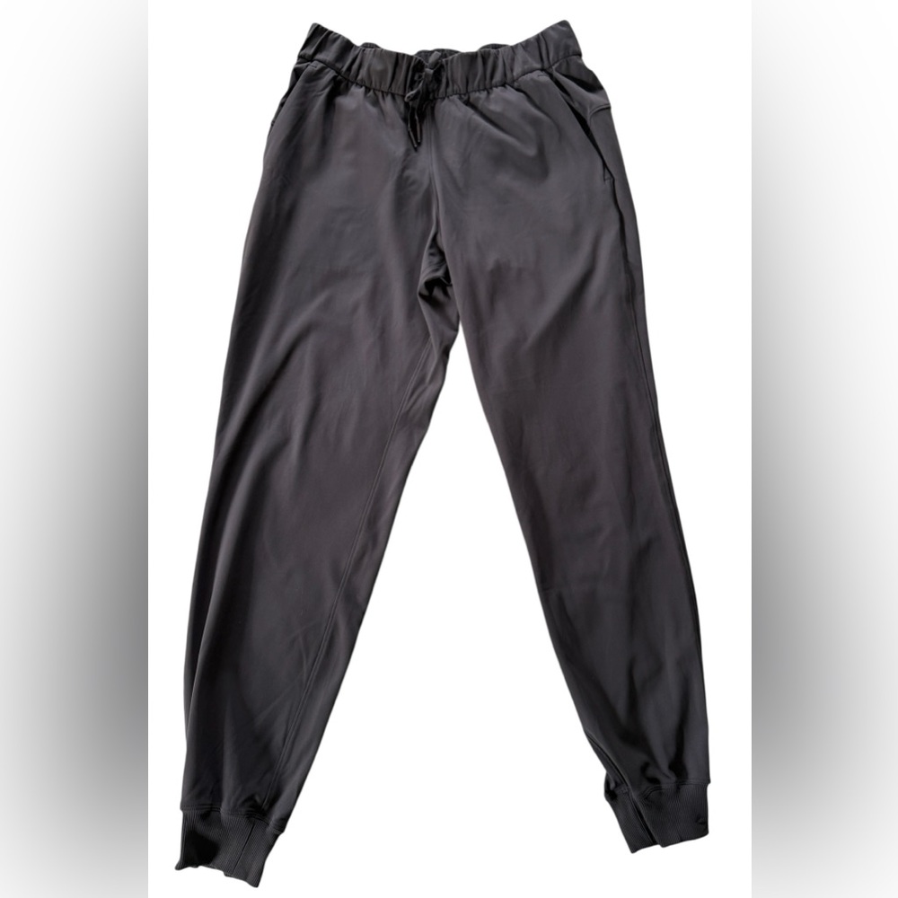 Lululemon On the Fly Joggers • Women’s Size 6 • Luxetreme Fabric • Graphite Gray